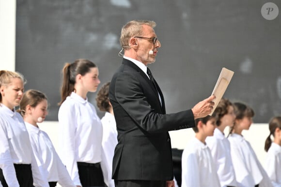 Paralysé par le trac et convaincu de ne pas connaître ce milieu-là, le néo-chanteur avait frôlé la catastrophe à sa première scène !

Lambert Wilson assiste à la cérémonie internationale du Jour J à Omaha Beach, en Normandie, le 6 juin 2024, dans le cadre du 80e anniversaire du Jour J. Eliot Blondet/ABACAPRESS.COM