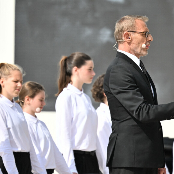 Paralysé par le trac et convaincu de ne pas connaître ce milieu-là, le néo-chanteur avait frôlé la catastrophe à sa première scène !

Lambert Wilson assiste à la cérémonie internationale du Jour J à Omaha Beach, en Normandie, le 6 juin 2024, dans le cadre du 80e anniversaire du Jour J. Eliot Blondet/ABACAPRESS.COM