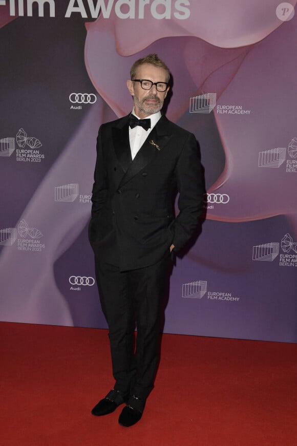 Lambert Wilson arrive à la cérémonie des European Film Awards à Berlin, le 9 décembre 2023. Imago/ABACAPRESS.COM