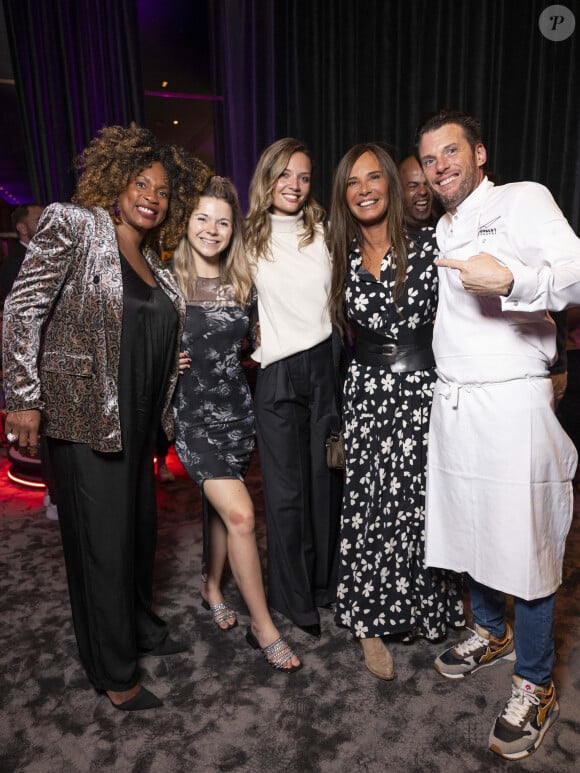 Laura Flesset, Juju Fitcats, de son vrai nom Justine Becattini, Nathalie Marquay et Norbert Tarayre lors de l'inauguration du Restaurant & Bar 19.20 by Norbert Tarayre à l'hôtel Prince de Galles à Paris le 10 octobre 2023