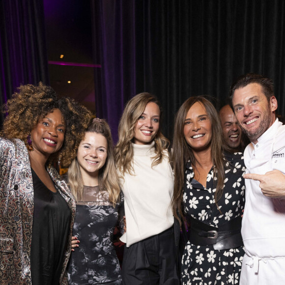 Laura Flesset, Juju Fitcats, de son vrai nom Justine Becattini, Nathalie Marquay et Norbert Tarayre lors de l'inauguration du Restaurant & Bar 19.20 by Norbert Tarayre à l'hôtel Prince de Galles à Paris le 10 octobre 2023