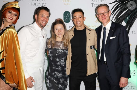 Norbert Tarayre, Justine Becattini (Juju Fitcats), Thibaud Delapart, dit Tibo InShape, Gérald Krischek, directeur général du Prince de Galles lors de l'inauguration du Restaurant & Bar 19.20 by Norbert Tarayre à l'hôtel Prince de Galles à Paris le 10 octobre 2023