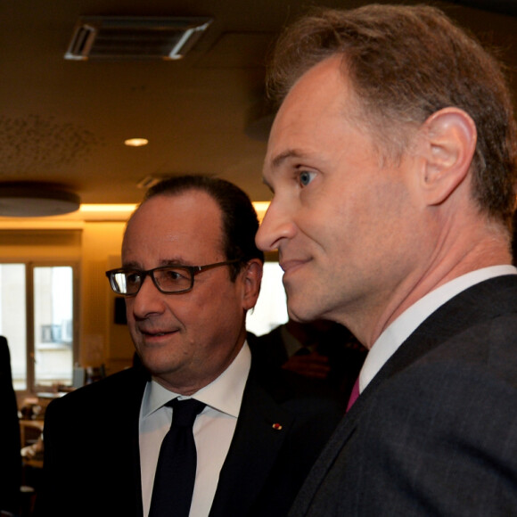 François Hollande, Fabien Namias - Le président de la République François Hollande est l'invité de la Matinale de Thomas Sotto sur Europe 1 au siège de la radio à Paris, le 17 mai 2016. © Miguel Medina/Pool/Bestimage 