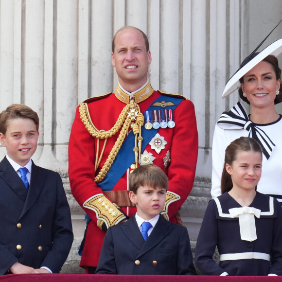 Le prince William, prince de Galles, Catherine Kate Middleton, princesse de Galles, le prince George, le prince Louis et la princesse Charlotte - Les membres de la famille royale britannique au balcon du Palais de Buckingham lors de la parade militaire "Trooping the Colour" à Londres le 15 juin 2024 © Julien Burton / Bestimage 