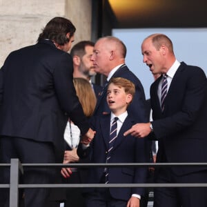 Le prince William, prince de Galles, avec le prince George de Galles, et le roi Felipe VI d'Espagne avec l'infante Sofia dans les tribunes lors de la finale de l'Euro 2024 "Espagne - Angleterre" à l'Olympiastadion à Berlin, le 14 juillet 2024. 