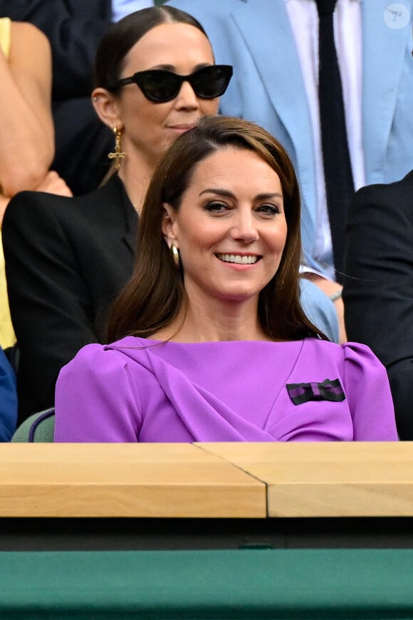 Catherine (Kate) Middleton avec la princesse Charlotte et Pippa Middleton dans les tribunes de la finale du tournoi de Wimbledon 2024, le 14 juillet 2024. 