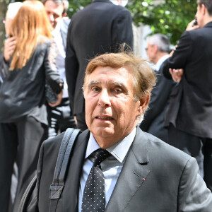 Jean-Pierre Foucault - Sorties des obsèques de Nonce Paolini en l'église Saint-Honoré-d'Eylau, 66 bis, avenue Raymond-Poincaré à Paris, France, le 23 juillet 2024.
