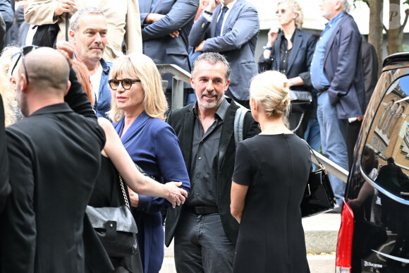 Marc-Emmanuel Dufour, Catherine Falgayrac (femme de Nonce Paolini) et Laurence Ferrari - Sorties des obsèques de Nonce Paolini en l'église Saint-Honoré-d'Eylau, 66 bis, avenue Raymond-Poincaré à Paris, France, le 23 juillet 2024. 
