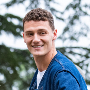 Benjamin Pavard s'est fiancé ! 
 
Benjamin Pavard - Arrivée des joueurs de l'Equipe de France de football à Clairefontaine. © Baptiste Autissier / Panoramic / Bestimage