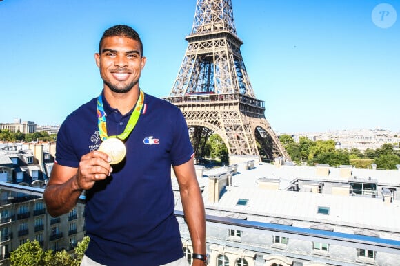  "Je suis fier de toi" avait déclaré l'athlète à son épouse lors de la finale.
Yannick Borel - Conférence de presse et photocall avec les athlètes français de retour des Jeux Olympiques de Rio à l'hôtel Pullman face a la Tour Eiffel à Paris le 23 août 2016 © Jean-René Santini / Bestimage 