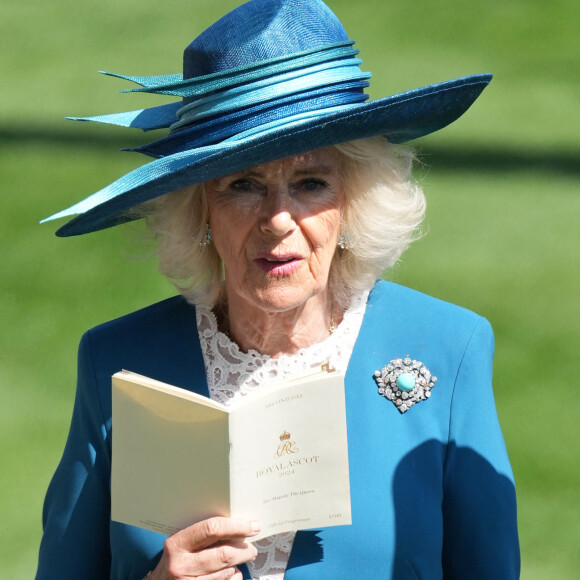 La reine consort d'Angleterre Camilla Parker Bowles - La famille royale d'Angleterre aux courses hippiques "Royal Ascot 2024" à Ascot. Le 19 juin 2024 © Julien Burton / Bestimage 