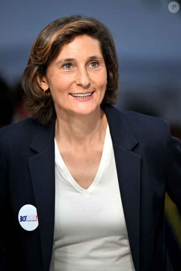 Amélie Oudéa-Castéra, ministre des Sports et des Jeux olympiques et paralympiques, durant l'arrivée historique de la 111eme édition du Tour de France cycliste sur la place Masséna à Nice, le 21 juillet 2024.© Bruno Bebert/Bestimage 