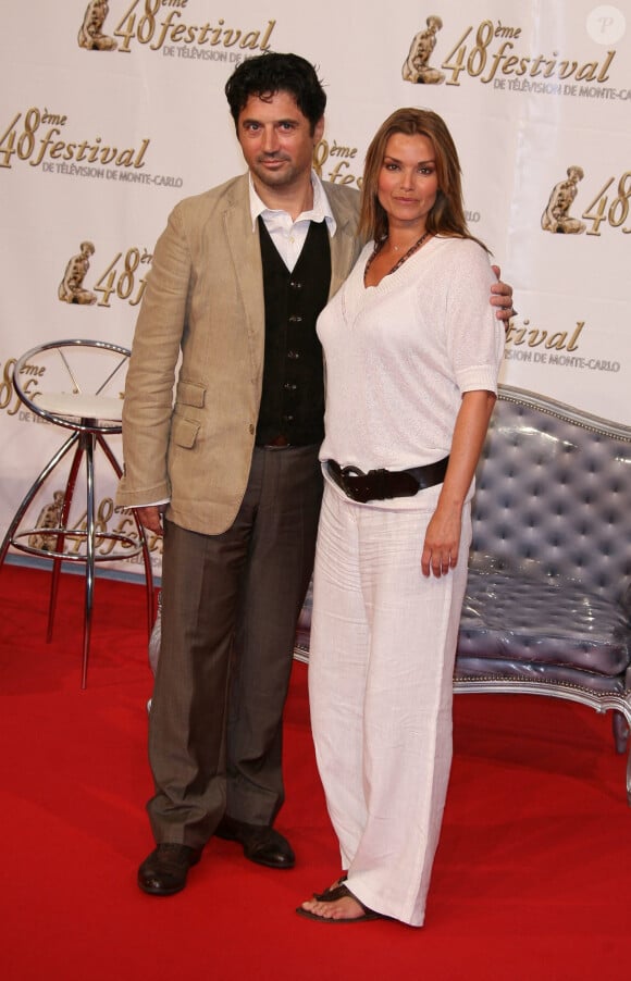 Ingrid Chauvin et Bruno Madinier posent pour des photos lors du 48ème Festival TV de Monte-Carlo qui s'est tenu à Monaco le 11 juin 2008. Denis Guignebourg/ABACAPRESS.COM