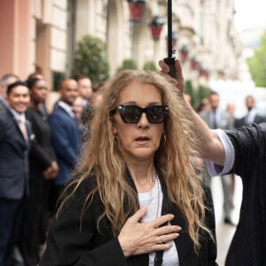 Céline Dion quitte son hôtel, le Royal Monceau, en direction de l'aéroport au lendemain de la cérémonie d'ouverture des Jeux Olympiques, à Paris le 27 juillet 2024. Florian Poitout/ABACAPRESS.COM