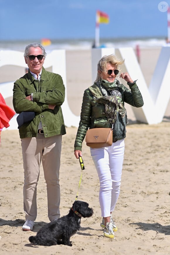 Ils ont toutefois attendu avant d'officialiser, de peur de heurter leurs enfants respectifs.
William Leymergie et Sophie Davant célèbrent le 100e anniversaire de l'inauguration des Planches de Deauville, le samedi 6 juillet 2024. Franck Castel/ABACAPRESS.COM