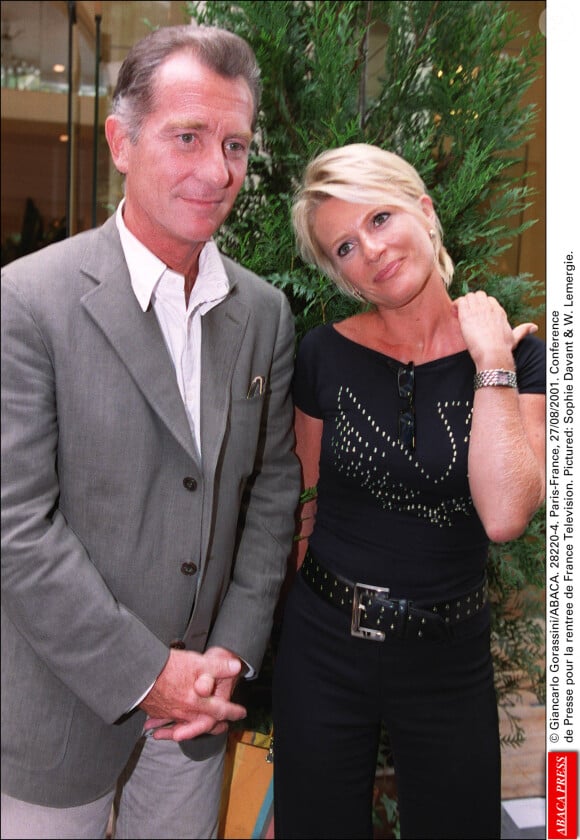 Sophie Davant et William Leymergie assistent à la conférence de presse de la rentrée de France Télévisions, le 27 août 2001, à Paris. © Giancarlo Gorassini/ABACA