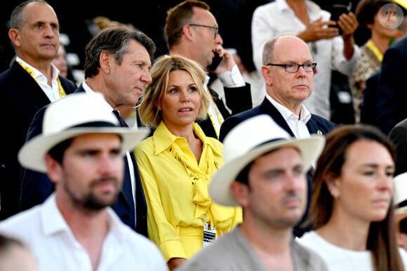 Christian Estrosi, le maire de Nice, sa femme, Laura Tenoudji et le prince Albert II de Monaco durant l'arrivée historique de la 111eme édition du Tour de France cycliste sur la place Masséna à Nice, le 21 juillet 2024. C'est la première fois que la Grande Boucle ne se termine pas à Paris, l'organisation des J.O. ne permettant pas aux coureurs de rouler dans les rues parisiennes. Ce Tour a été remporté pour la troisième fois par le Slovène Tadej Pogacar, UAE Team Emirates avec une sixième victoire d'étape, en s'imposant au contre-la-montre final, Monaco - Nice. © Bruno Bebert/Bestimage  Final stage of the 2024 Tour de France cycling race, an individual time trial from Monaco to Nice, France (33,7 km) on Sunday 21 July 2024. The 111th edition of the Tour de France starts on Saturday 29 June and will finish in Nice, France on 21 July.