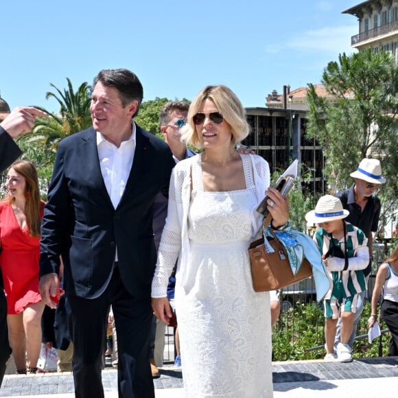 Christian Estrosi et sa femme Laura Tenoudji - Christian Estrosi, le maire de Nice, accompagné de sa femme L.Tenoudji, de leur fille Bianca et entouré de d'élus municipaux a inauguré "La Bourgada", le premier tronçon de la Promenade du Paillon - Saison 2, dans la continuité de la Coulée Verte à Nice, le 22 juin 2024. En lieu et place de l'ancien Théâtre National de Nice, poussent désormais 150 arbres et arbustes (olivier, amandiers, chênes verts), six pins parasols sur 5.000 mètres carré de surface. Cet espace vert est arrosé par une citerne de 600 mètres cube, placée en sous-sol et alimentée par l'eau de pluie. © Bruno Bebert / Bestimage  Christian Estrosi, the mayor of Nice, accompanied by his wife L.Tenoudji, their daughter Bianca and surrounded by municipal elected officials inaugurated "La Bourgada", the first section of the Promenade du Paillon - Season 2, in the continuity of the Coulée Verte in Nice, June 22, 2024. In place of the former National Theater of Nice, 150 trees and shrubs (olive trees, almond trees, holm oaks), six umbrella pines now grow over 5,000 square meters of surface area. This green space is watered by a 600 cubic meter cistern, placed underground and supplied by rainwater. 