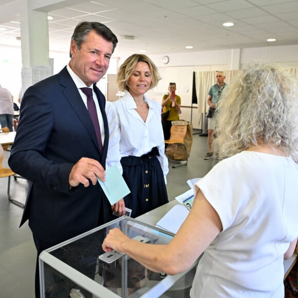 Christian Estrosi, le maire de Nice, Horizon, et sa femme Laura Tenoudji Estrosi ont voté pour le 1er tour des élections législatives à Nice, à l'école Port Lympia, le 30 juin 2023. Christian Estrosi a présenté et soutenu 3 proches, Graig Monetti, Gaël Nofri et le sortant Philippe Pradal, 3 de ses adjoints, dans la 1ere circonscription contre le député sortant Eric Ciotti, nouvellement rallié au R N, la 5eme circonscription contre Christelle d’Intorni,et la 3eme contre Bernard Chaix. © Bruno Bebert / Bestimage 