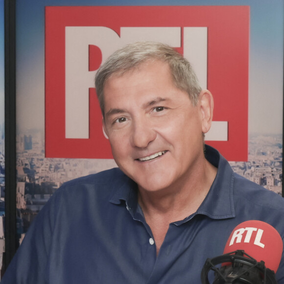 Il "prépare un nouveau projet sur RTL à la rentrée", a-t-il été précisé sans plus de détails.
Exclusif - Yves Calvi - Tournage de l'émission "Sketch Story". Le 12 septembre 2022 C'est l'une des nouveautés de cette rentrée 2022. © Jack Tribeca / Bestimage