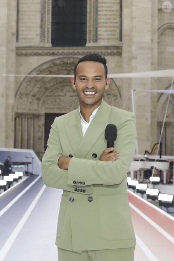 Mohamed Bouhafsi lors du dernier relais de La Flamme Olympiques avant la cérémonie d'ouverture des Jeux Olympiques (JO) de Paris 2024 à Saint-Denis, Seine Saint-Denis, France, le 26 juillet 2024. © Melloul-Tribeca/Bestimage