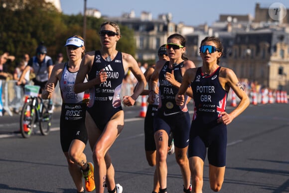 02 Cassandre Beaugrand (FRA) 04 Emma Lombardi (FRA) 01 Beth Potter (GBR) lors de l'épreuve test des Jeux Olympiques et Paralympiques de 2023, du 17 au 20 août 2023 à Paris, France - © Germain Hazard / Panoramic / Bestimage