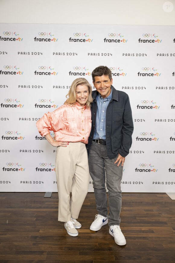 Louise Ekland et Thomas Sotto lors de la présentation des journalistes et chroniqueurs de France Télévisions pour les Jeux Olympiques 2024 au musée de l'Homme à Paris, le 11 juin 2024. © Pierre Perusseau / Bestimage