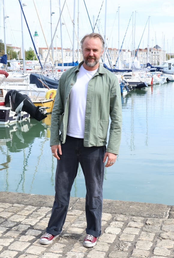 Yannik Mazzilli lors du photocall de la série "Mère indigne"de la 25ème édition du Festival de la fiction de la Rochelle, France, le 15 septembre 2023. © Denis Guignebourg/BestImage 