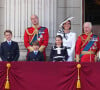 Cette année, le roi Charles et sa belle-fille, Kate Middleton ont révélé au monde qu'ils luttaient tous deux contre la maladie.
Le prince George, le prince Louis, la princesse Charlotte, le prince William, prince de Galles, Catherine Kate Middleton, princesse de Galles, le roi Charles III d'Angleterre, la reine consort Camilla au balcon du Palais de Buckingham lors de la parade militaire "Trooping the Colour" à Londres le 15 juin 2024 © Julien Burton / Bestimage 