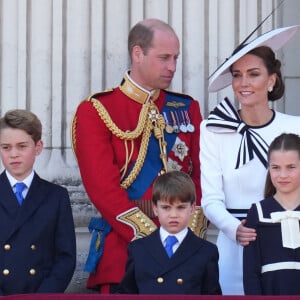 Le prince William, prince de Galles, Catherine Kate Middleton, princesse de Galles, le prince George, le prince Louis et la princesse Charlotte au balcon du Palais de Buckingham lors de la parade militaire "Trooping the Colour" à Londres le 15 juin 2024 © Julien Burton / Bestimage 