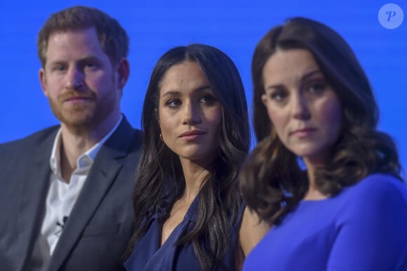 Bien qu'il soit en froid avec le reste de sa famille, le prince Harry ferait de son mieux pour apaiser les choses avec cette dernière.
Le prince William, duc de Cambridge, Catherine (Kate) Middleton, duchesse de Cambridge (enceinte), le prince Harry et sa fiancée Meghan Markle assistent au premier forum annuel de la Royal Foundation qui se tient à Aviva le 28 février 2018 à Londres, en Angleterre. Sur le thème "Faire la différence ensemble", l'événement présentera les programmes lancés ou initiés par la Royal Foundation. 