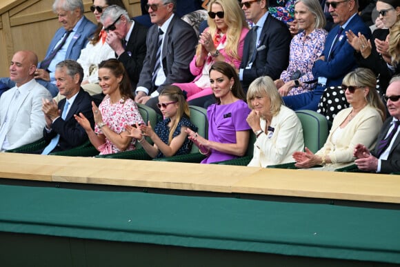 Catherine (Kate) Middleton avec la princesse Charlotte et Pippa Middleton dans les tribunes de la finale du tournoi de Wimbledon 2024, le 14 juillet 2024. 