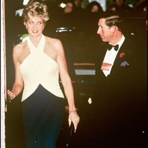 Une idylle passionnelle qui causera le chagrin de Diana Spencer qui fut l'épouse du roi Charles III. 
Archives - La princesse Diana avec le prince Charles au Royal Opera House.