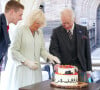 Mais pendant plusieurs années, ils ont aussi vécu un amour interdit !
Le roi Charles III et la reine consort Camilla assistent à une célébration au château d'Édimbourg pour marquer le 900e anniversaire de la ville d'Édimbourg, en Écosse le 3 juillet 2024 © Alpha Press / Bestimage 