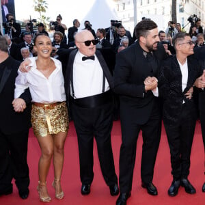 Alice Belaidi, Artus, Clovis Cornillac et l'équipe du film "Un p'tit truc en plus" - Montée des marches du film " Le comte de Monte-Cristo " lors du 77ème Festival International du Film de Cannes, au Palais des Festivals à Cannes. Le 22 mai 2024 © Jacovides-Moreau / Bestimage 