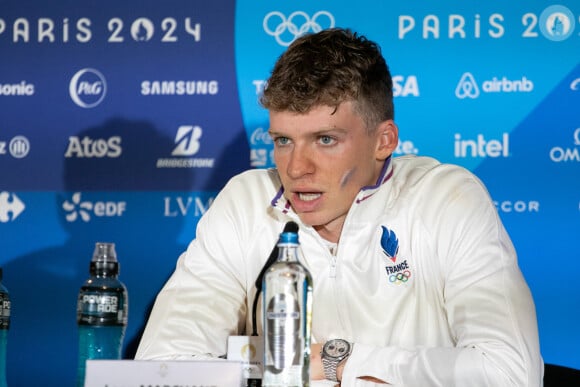 31 juillet 2024, Paris, Ile de France, France : Le nageur LEON MARCHAND, France, lors de la conférence de presse suivant la finale de natation du 200M brasse à l'aréna de La Défense lors des Jeux olympiques d'été de 2024 à Paris, France. Marchand est le premier nageur à remporter l'or à la fois dans le 200M papillon et le 200M brasse, et il a battu le record olympique du 200M brasse avec un temps de 2:05.85. (Crédit photo : © Angel Adams/ZUMA Press Wire)