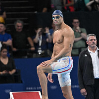 VIDÉO "Je pleure déjà" : Laure Manaudou "en PLS" avant la course de son frère Florent, qui remporte une médaille !