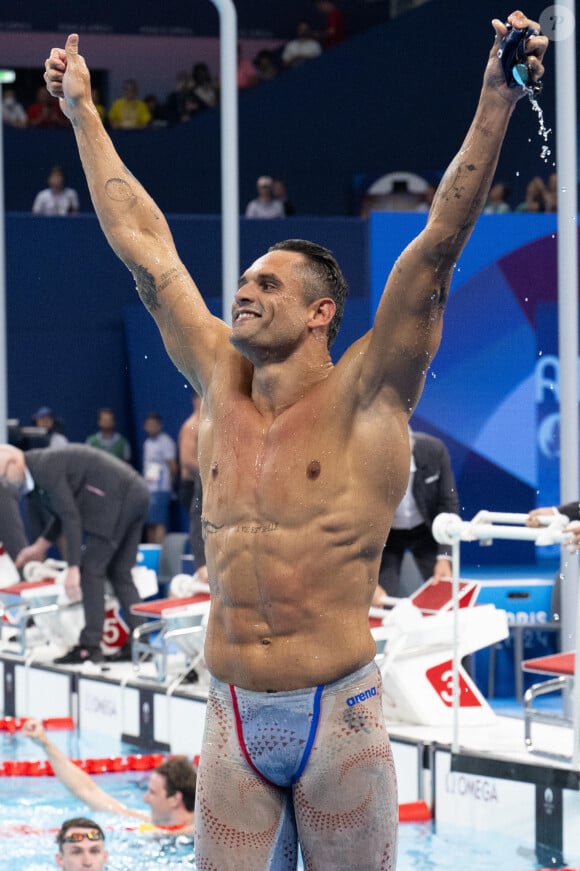 Florent Manaudou de l'équipe de France célèbre sa médaille de bronze lors de la finale du 50 m nage libre, le septième jour des Jeux Olympiques d'été de Paris, le 2 août 2024, à Nanterre, près de Paris, en France. Photo par David Niviere/ABACAPRESS.COM