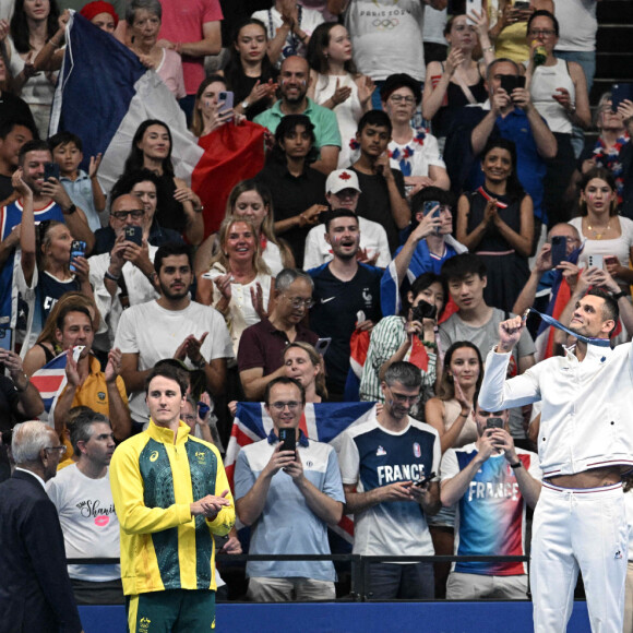 Florent Manaudou de l'équipe de France célèbre sa médaille de bronze sur le podium de la finale du 50m nage libre masculin lors de la septième journée des Jeux Olympiques d'été à Paris La Défense Arena le 2 août 2024 à Nanterre près de Paris, France. Photo par David Niviere/ABACAPRESS.COM