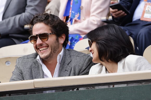 Florence Foresti et son compagnon Alexandre Kominek - People dans les tribunes lors des Internationaux de France de Tennis de Roland Garros 2022 à Paris le 29 mai 2022. © Cyril Moreau/Bestimage 