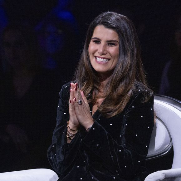 Qu'importe ! Karine Ferri semble avoir passé une agréable journée...
Exclusif - Karine Ferri - Enregistrement de l'émission "La chanson secrète 13", présentée par N.Aliagas et diffusée le 29 décembre sur TF1 © Guillaume Gaffiot-Cyril Moreau / Bestimage 