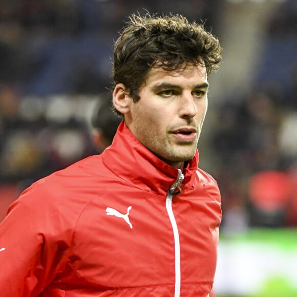 Yoann Gourcuff - Karine Ferri encourage son compagnon Yoann Gourcuff lors du match Psg-Rennes au Parc des Princes à Paris le 6 novembre 2016. (victoire 4-0 du Psg) © Pierre Perusseau/Bestimage