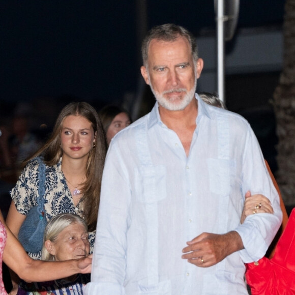 Le roi Felipe VI et la reine Letizia d'Espagne, dînent en famille au restaurant Mia à Palma de Majorque, le 4 août 2024. Ils étaient entourés de leurs filles, la princesse Leonor, l'infante Sofia d'Espagne, la reine Sofia, sa soeur, la princesse Irène de Grèce et sa cousine, Tatiana Radziwill.