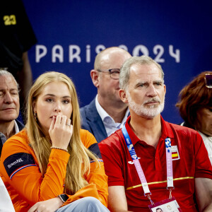 Le roi Felipe VI d'Espagne et la princesse Amalia des Pays-Bas assistent à la finale de basket-ball 3x3 Pays-Bas contre France lors des Jeux Olympiques de Paris2024 (JO) le 5 aout 2024.