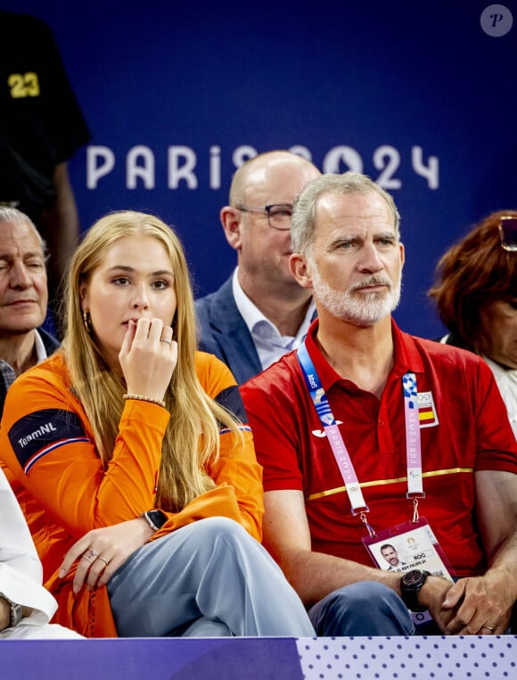 Le roi Felipe VI d'Espagne et la princesse Amalia des Pays-Bas assistent à la finale de basket-ball 3x3 Pays-Bas contre France lors des Jeux Olympiques de Paris2024 (JO) le 5 aout 2024.