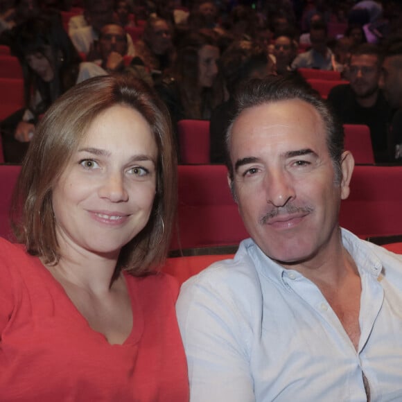 Les parents de Jeanne et d'Alice sont d'un soutien sans faille l'un envers l'autre. 
Exclusif - Nathalie Pechalat et son mari Jean Dujardin - People à la représentation exceptionnelle du spectacle musical "Sur la route Enchantée" de Chantal Goya au Palais des Congrès de la Porte Maillot à Paris - © Jack Tribeca / Bestimage