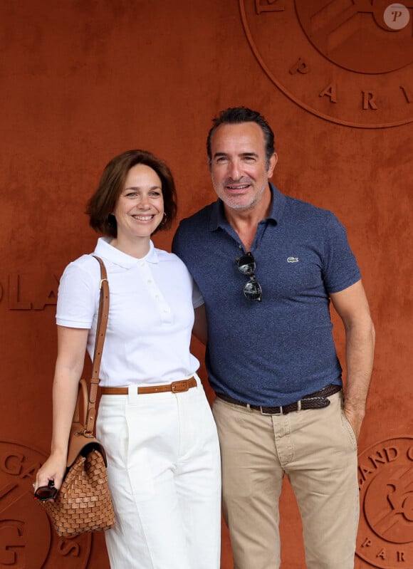 Jean Dujardin et sa femme Nathalie Péchalat au village lors des Internationaux de France de tennis de Roland Garros 2023, à Paris, France, le 11 juin 2023. © Jacovides-Moreau/Bestimage