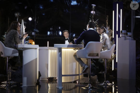 Exclusif - Cécile Grès, Stéphane Bern, Amélie Oudéa-Castéra, ministre des sports, Brahim Asloum - Emission " La grande soirée du 31 de Paris ", diffusée le 31 décembre sur France 2 - © Jack Tribeca / Christophe Clovis / Bestimage 