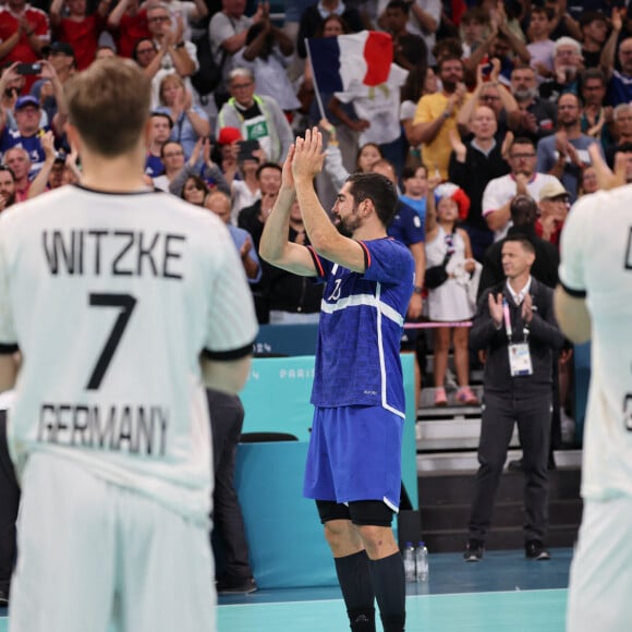 Hommage à Nikola Karabatic lors du match de handball qui a opposé la France à l'Allemagne lors des quarts de final durant les Jeux Olympiques 2024 au Stade Pierre Mauroy, le 7 août 2024. © Laurent Sanson/Panoramic/Bestimage