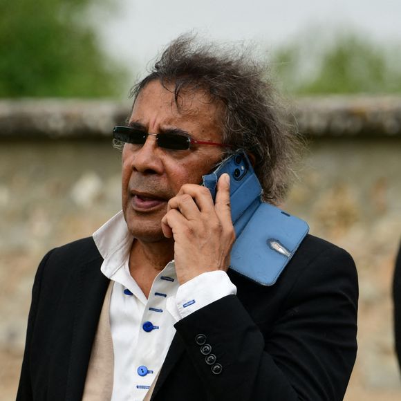 Il avait notamment été apercu à ses obsèques.
Laurent Voulzy - Obsèques de Pascal Danel au cimetière de Bazoches-sur-le-Betez, le 31 juillet 2024. Sa famille et ses amis dont L.Voulzy, H.Léonard et B.Sauvat sont venus lui rendre un dernier hommage. Pascal Danel est décédé le 25 juillet 2024, victime d'un malaise cardiaque après une opération, à l'âge de 80 ans. © Romain Doucelin / Bestimage